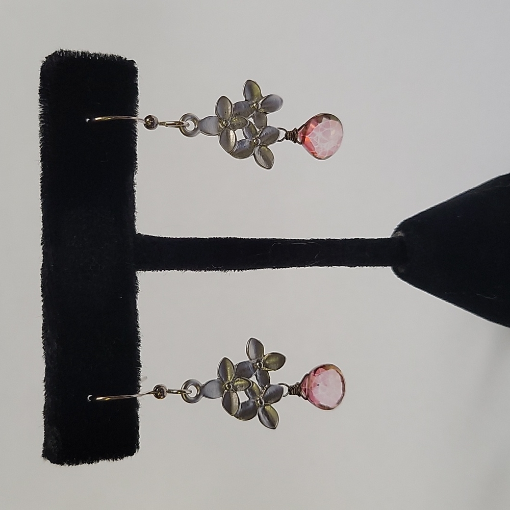 🌷3/$25 Cute floral earrings with pink faceted drops